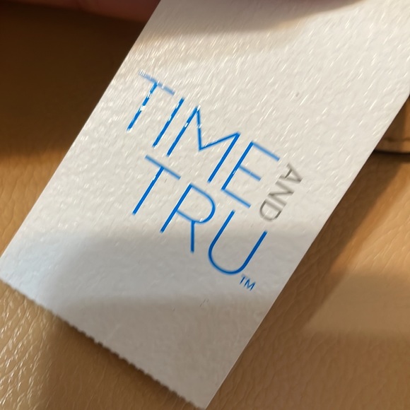 NWT Tan Crossbody Bag with Adjustable Straps/ Gold Hardware - Picture 7 of 9